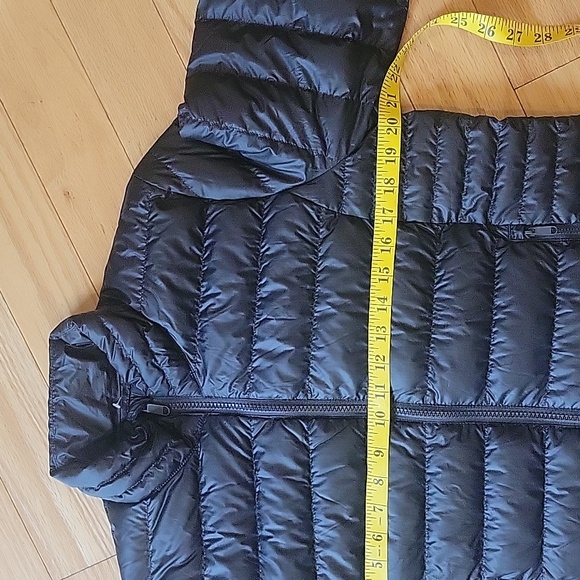 Quince Lightweight Down Packable Puffer Jacket - Picture 14 of 16